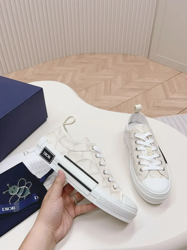 Dior B23