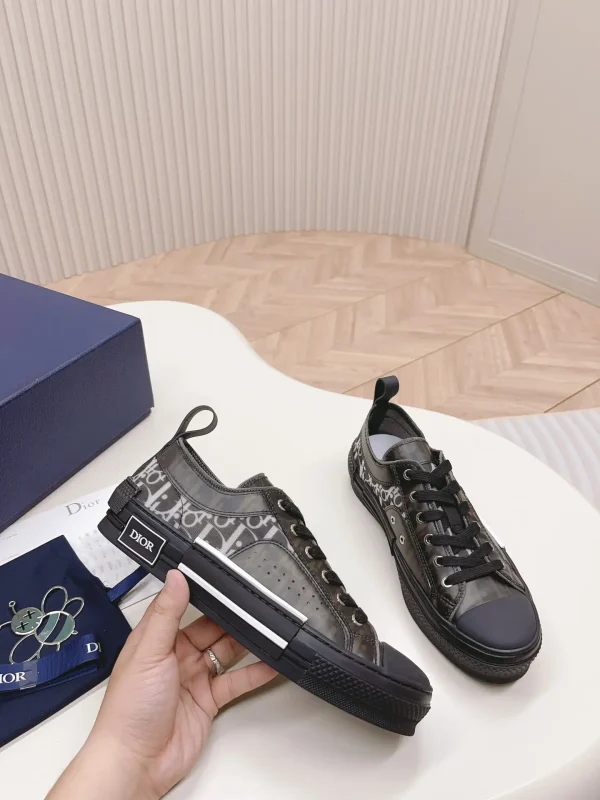 Dior B23
