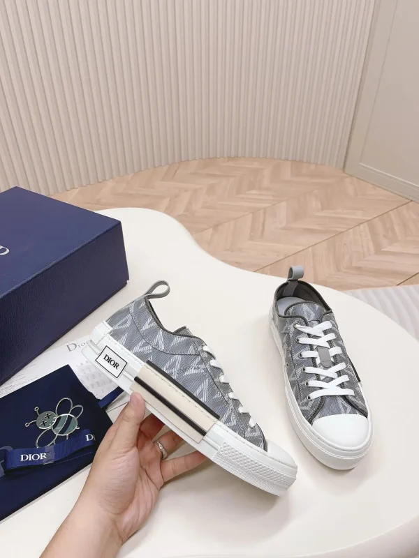 Dior B23