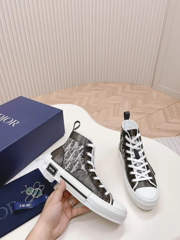 Dior B23
